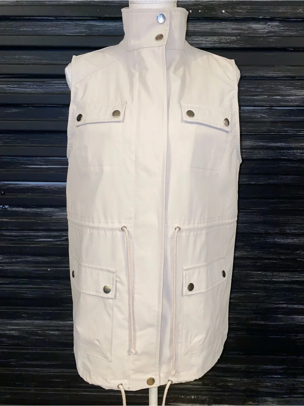 Entro Women’s Utility Vest Size Small White NWT Cargo Pockets Drawstring Zip